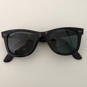 Ray Ban Tortoiseshell Wayfarer Sunglasses
